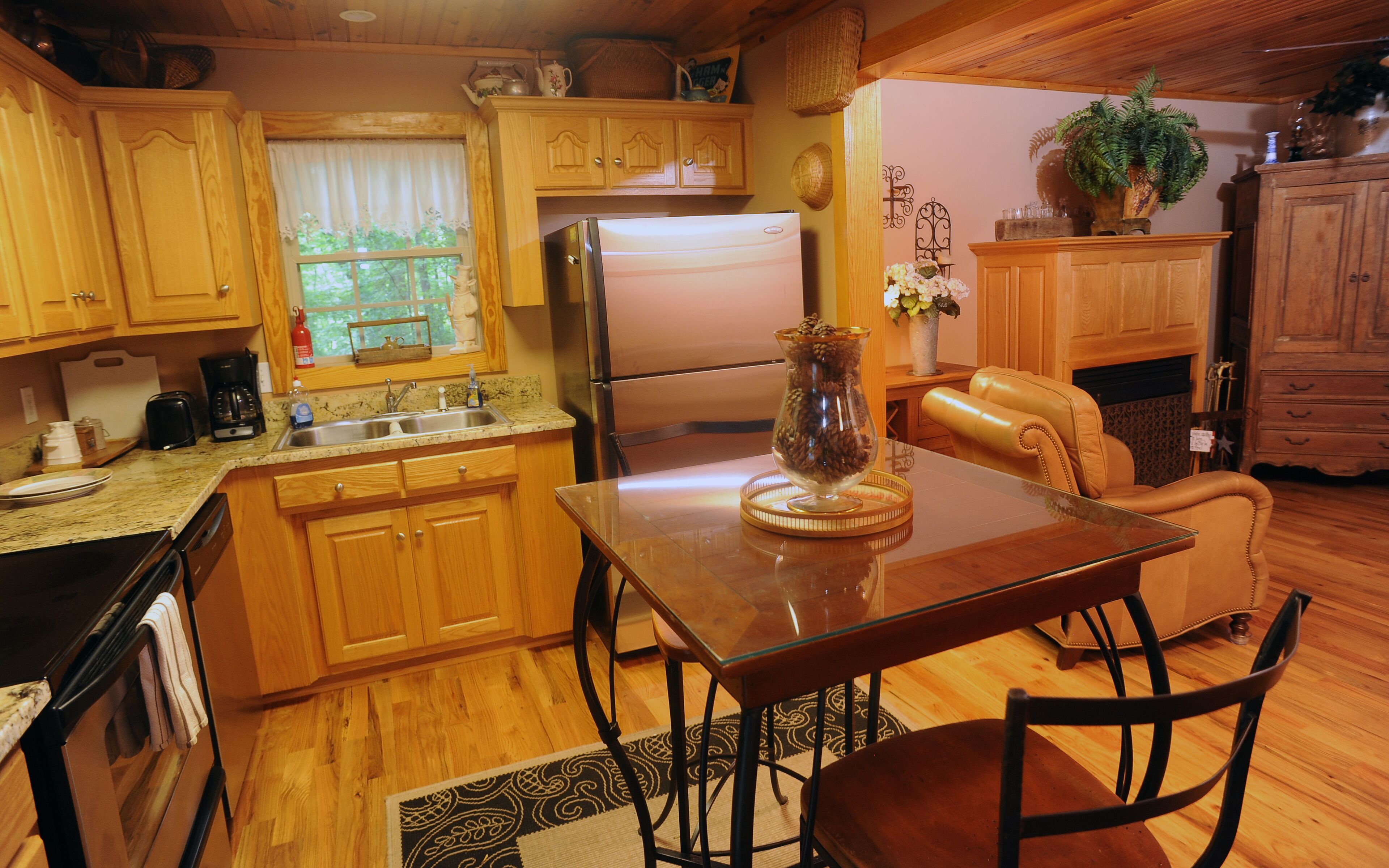 COOL COTTAGE AT 4800 FT  SLEEPS 8. GOOGLE MAP IS NOT CORRECT 10 MILES TO BR<br><br><br><br>