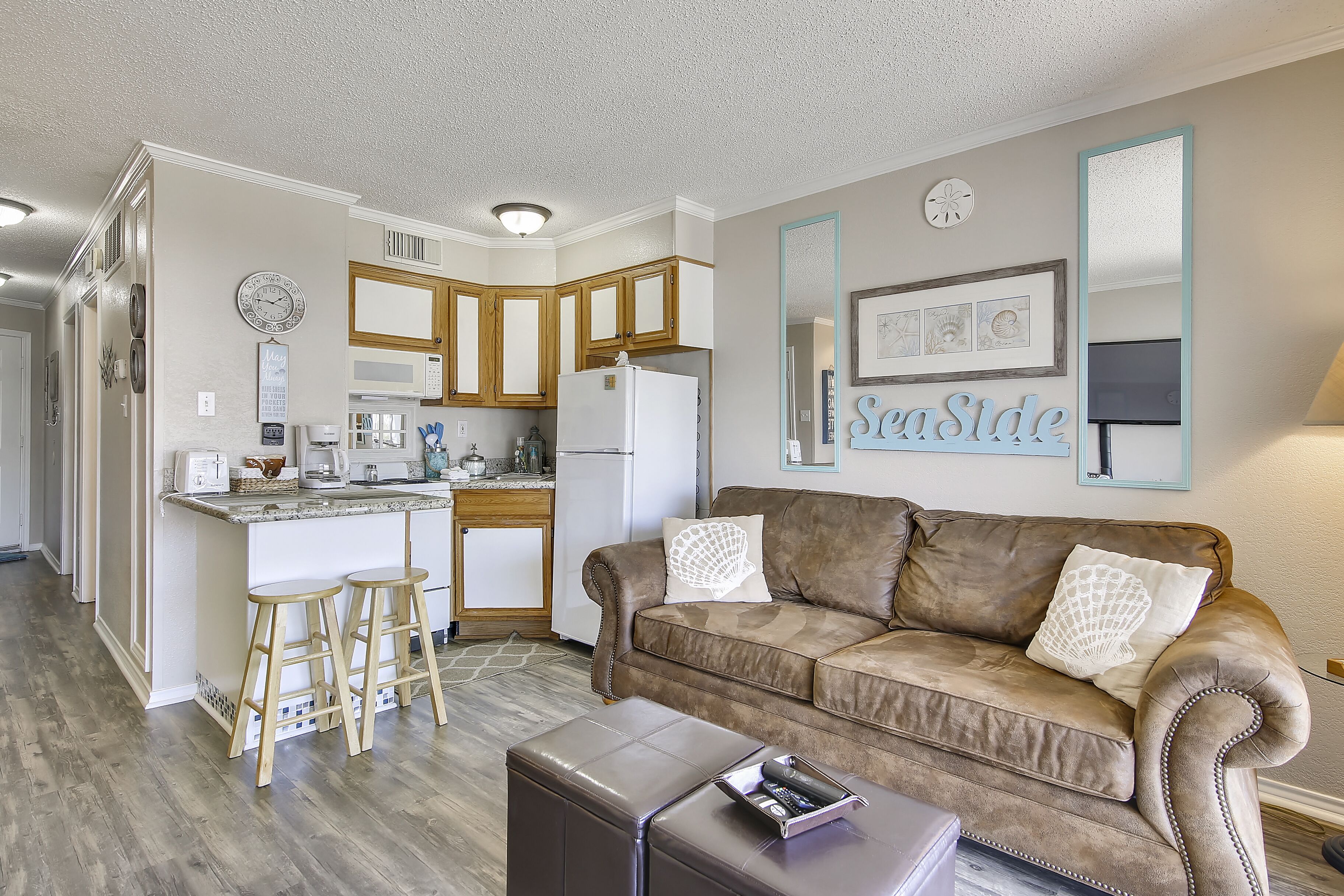 Condo at Babe's Beach near Galveston Convention Center (C279)