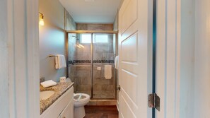 Combined shower/tub, towels - Detached Downstairs Apartment, Boat Parking (Port Aransas)