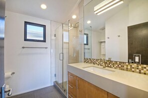 Hair dryer, towels - Pelican Upper Level - 2 bedroom / 2 bath (Carlsbad)