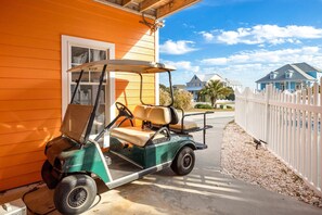 Property grounds - Dreamsicle: Pool, Pup & Family Fun (Emerald Isle)