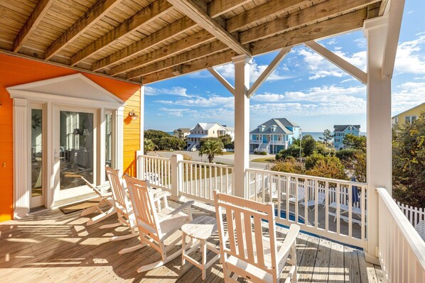 Terrace/patio - Dreamsicle: Pool, Pup & Family Fun (Emerald Isle)