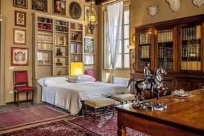 2 Schlafzimmer, Schreibtisch, Bügeleisen/Bügelbrett, Reisekinderbett