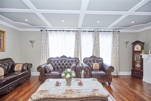 Téléviseur connecté, foyer, livres