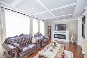 Téléviseur connecté, foyer, livres