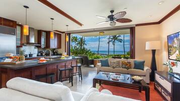 Apartment, Multiple Beds (Apartment with Balcony) | Living room | Flat-screen TV