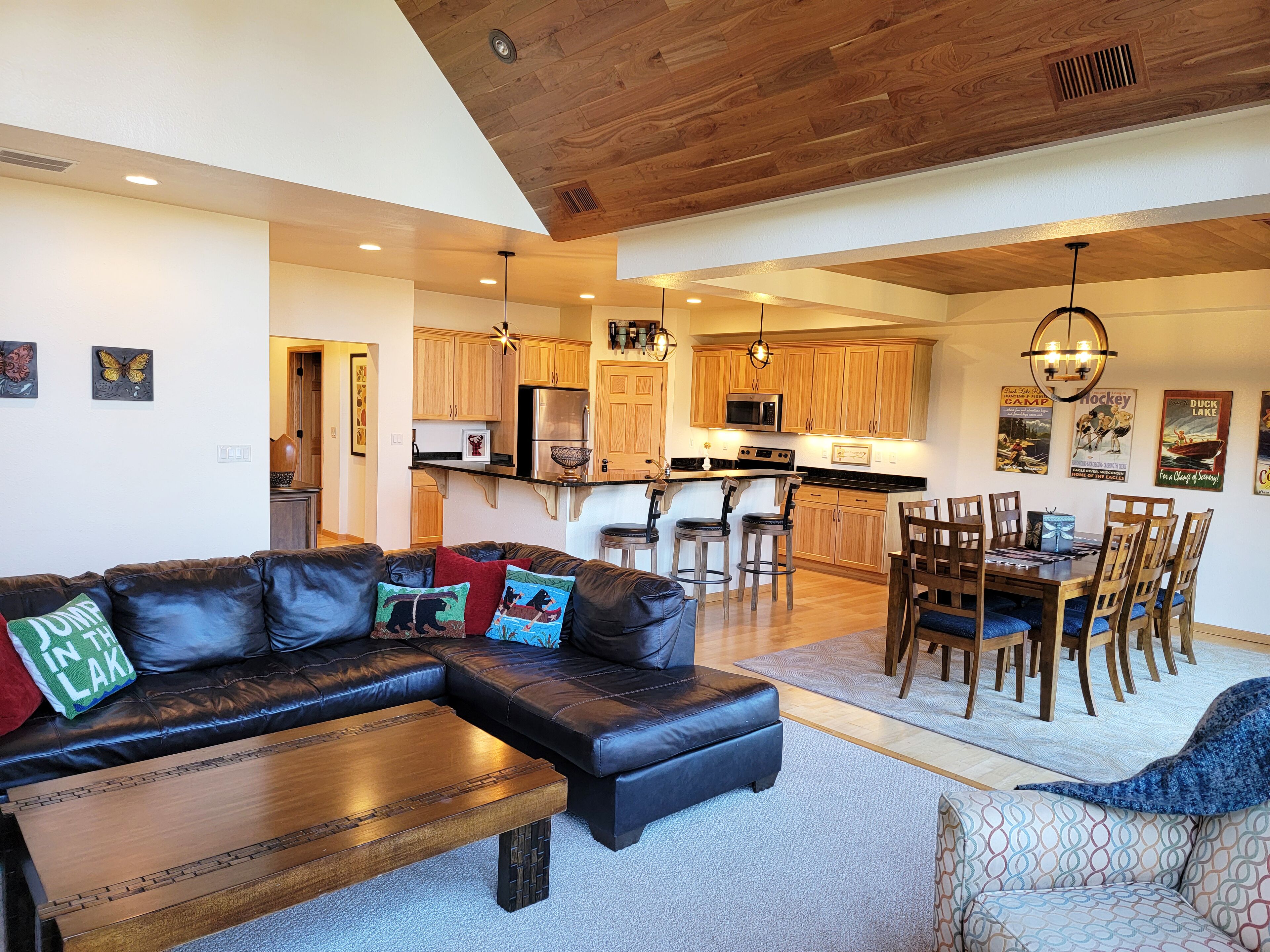 Beautiful Executive condominium on the Eagle River Chain of 28 Lakes