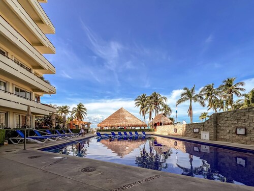 Beautiful Ground Floor 2 BR Suite at Ixchel