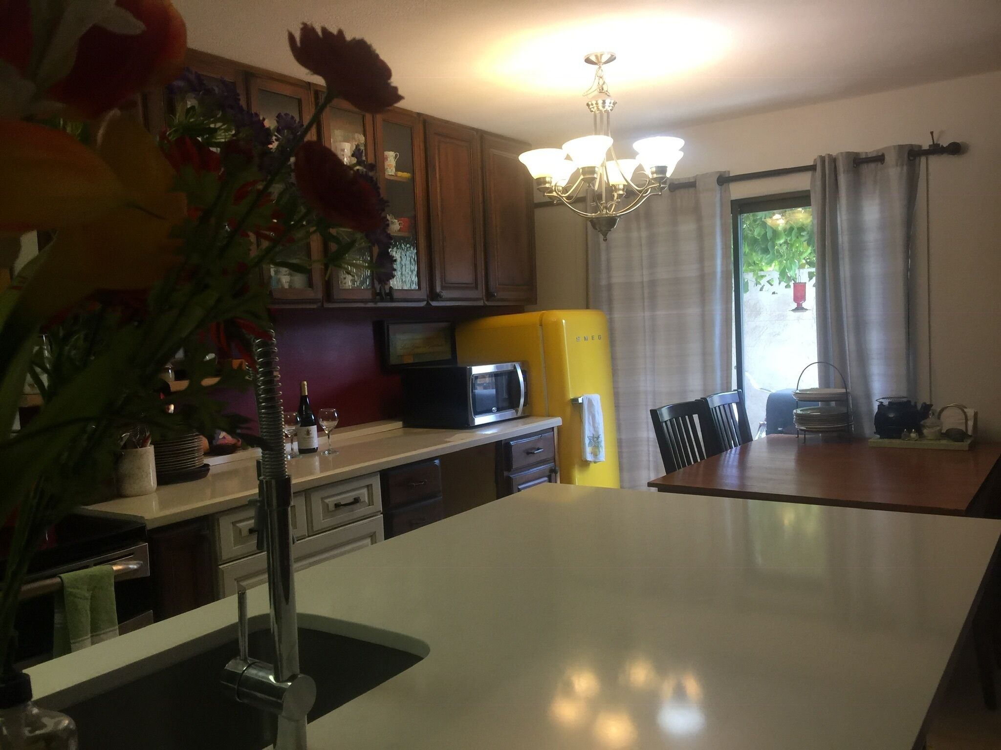 Vacation condo, 2 miles in either direction to freeways