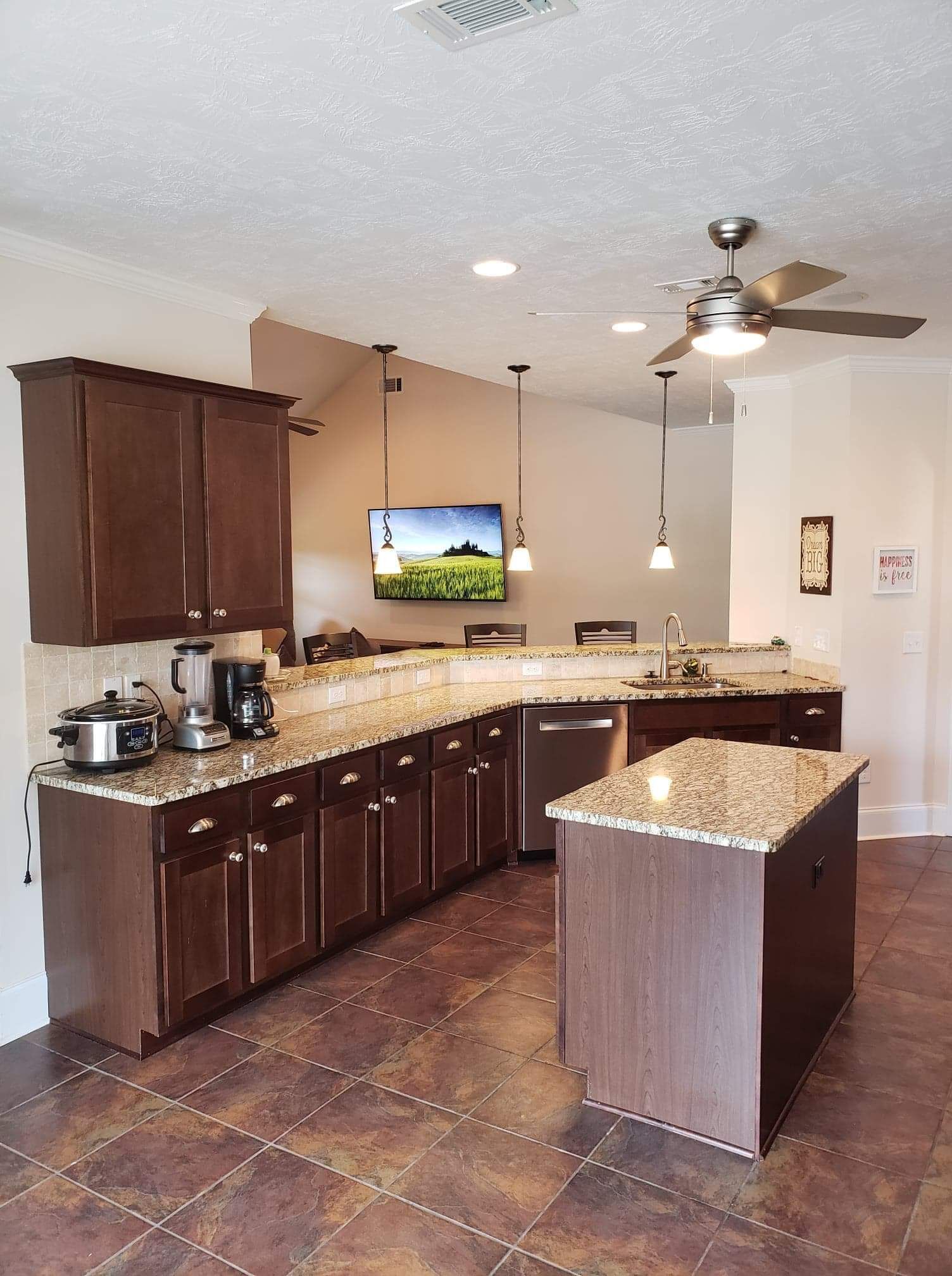 3 bed / 2.5 baths, great neighborhood 