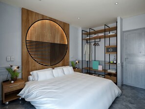 Master Suite 3 Bedrooms | Duntäcken, värdeförvaringsskåp på rummet och sängkläder