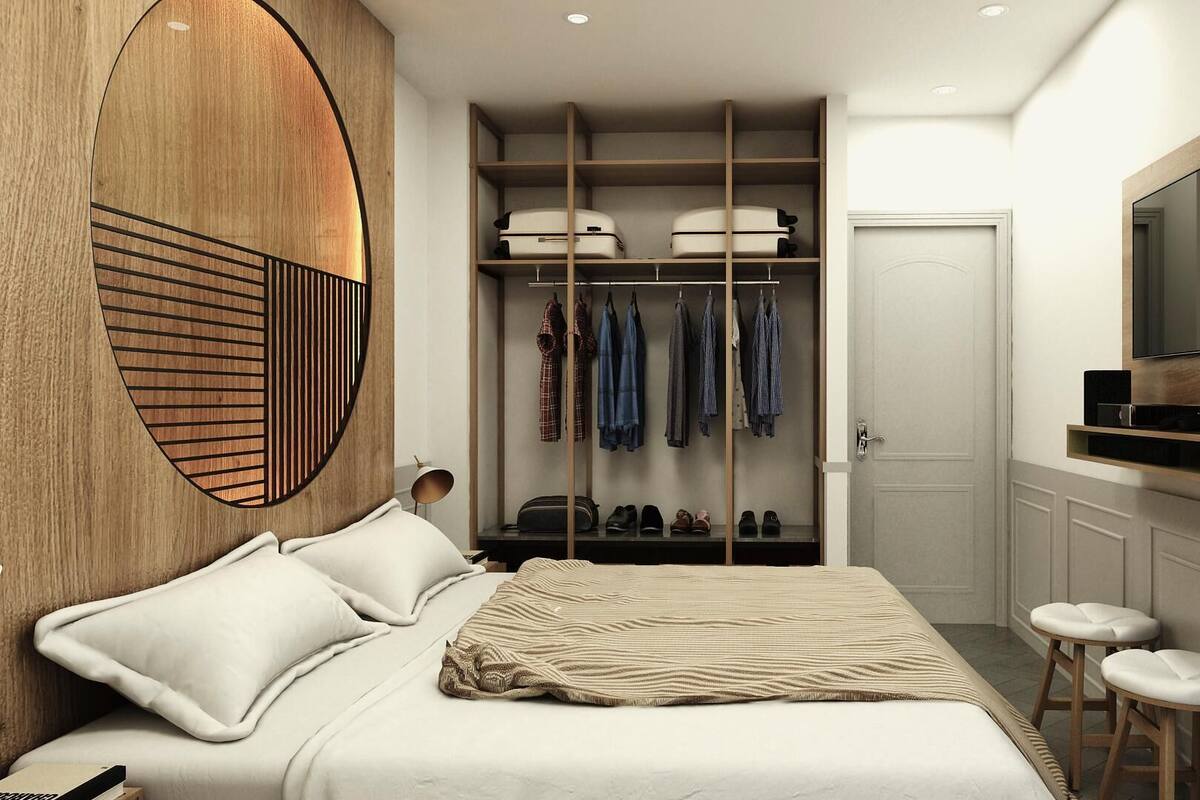Down duvets, in-room safe, bed sheets
