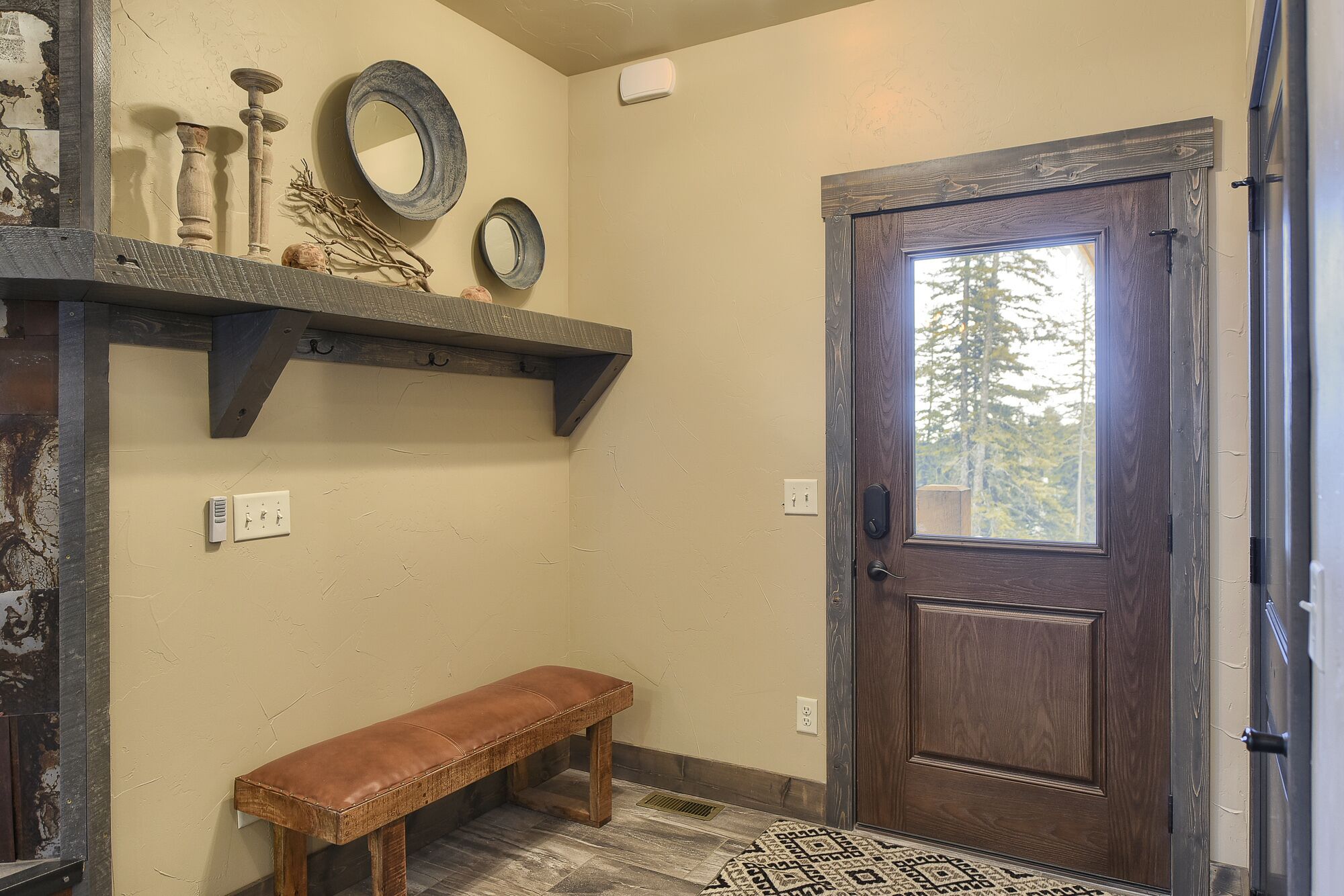 Great Location Open Concept Cabin in the Trees with Hot Tub close to trails