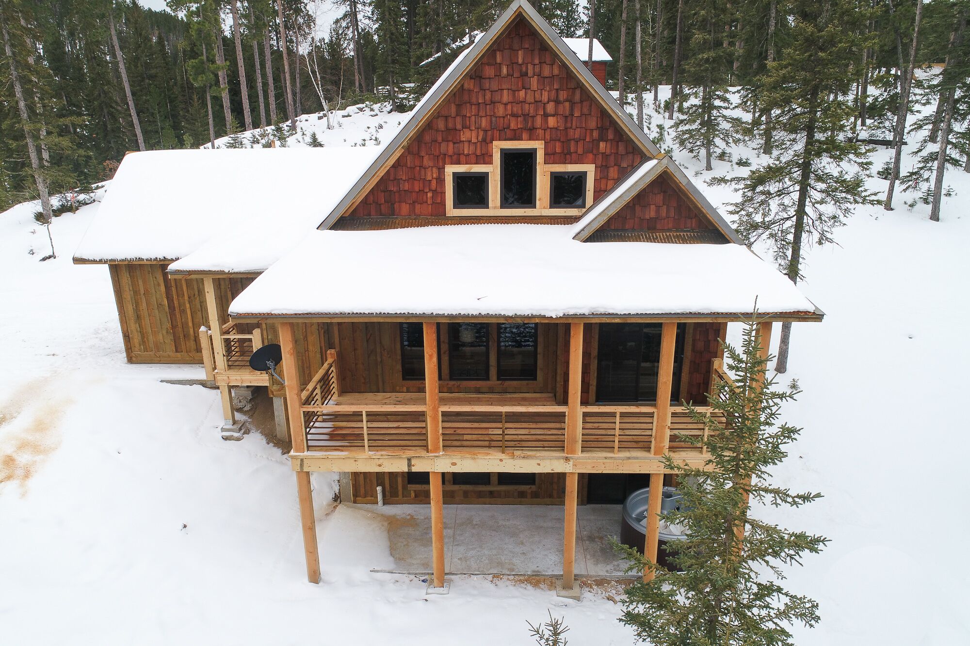 Great Location Open Concept Cabin in the Trees with Hot Tub close to trails
