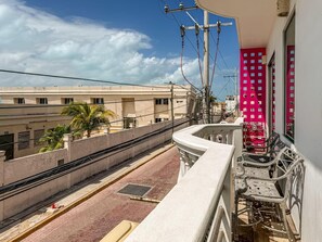 Unclassified image, 4 of 19, button