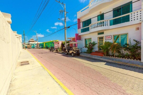Exterior - Just steps from downtown with balcony (Isla Mujeres)