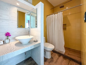 Shower, towels - Just steps from downtown with balcony (Isla Mujeres)