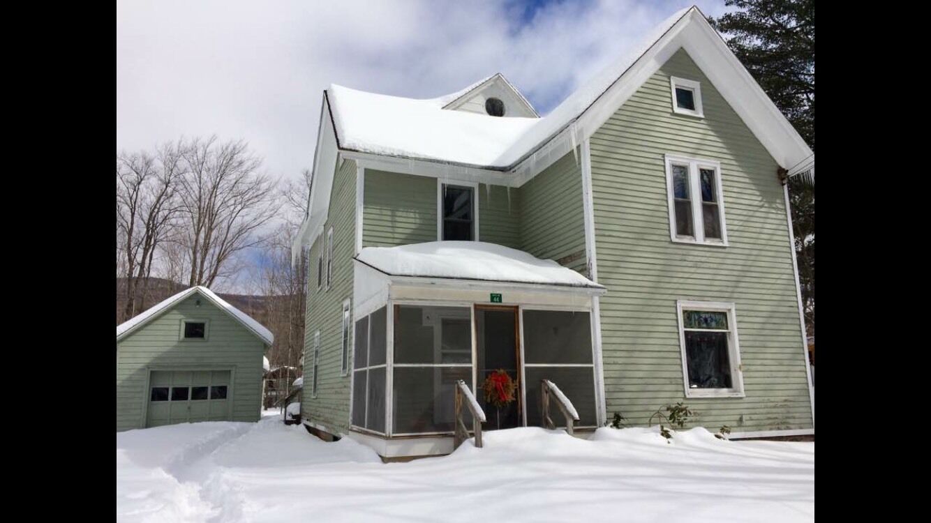 Big 3 Bedroom house exactly 1 mile from the base lodge