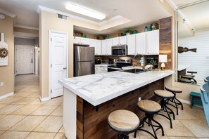 Fridge, microwave, stovetop, dishwasher