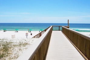 On the beach - Gulf Dunes 609 • Amazing Top Floor Ocean View, Beautifully Upgraded, Okaloosa Island near Destin (Fort Walton Beach)