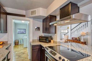 House, Multiple Beds (1 Fletcher Ln) | Private kitchen