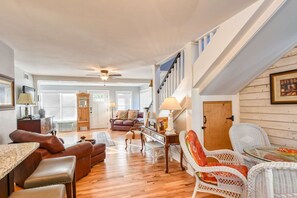 House, Multiple Beds (1 Fletcher Ln) | Living room - 1 Fletcher Ln (St. Augustine)