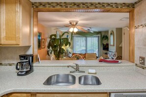 Condo, Multiple Beds (Sea Winds #19) | Private kitchen | Oven