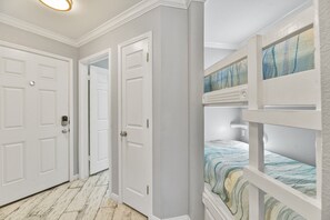 1 chambre, fer et planche à repasser, Wi-Fi gratuit, draps fournis
