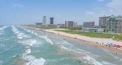 Spacious, Modern Home with Large Private Pool & Hot Tub! Dog friendly!