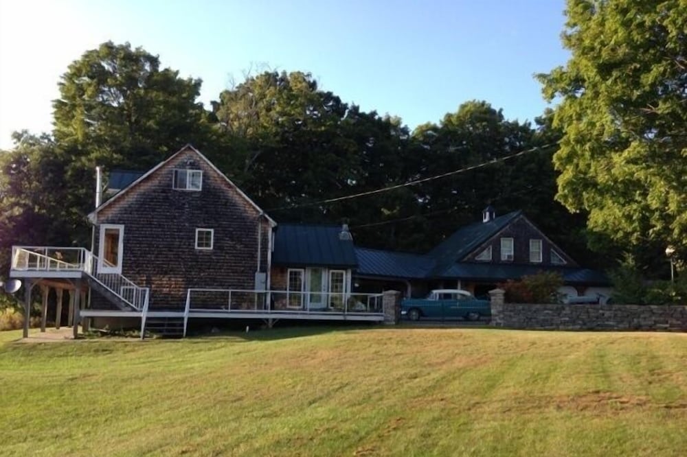 Large Secluded Vermont Rental House With Stunning Views.