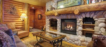 Cozy Silver Lake 2BR steps from lifts, dining, shops. Hot Tub, Pool, BBQ, WiFi