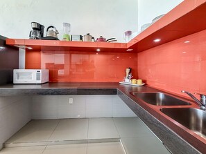 Fridge, microwave, stovetop, coffee/tea maker
