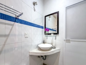 Douche, serviettes fournies