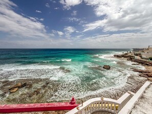 Unclassified image, 4 of 28, button