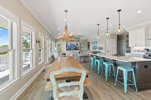 "Serenity By The Sea" - Oceanfront Home w/ Private Pool, 5 Bedrooms / 4.5 Bathrooms