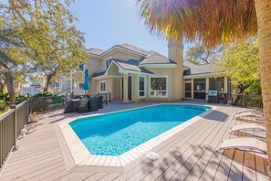 A heated pool - Gorgeous Vacation House with Private Pool Near Beach! (Hilton Head Island)