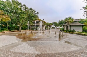 Property grounds - Gorgeous Vacation House with Private Pool Near Beach! (Hilton Head Island)