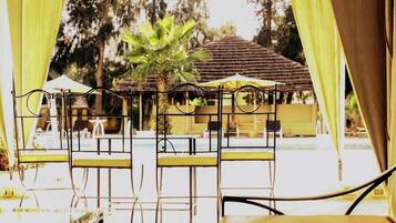 Khu ẩm thực ngoài trời