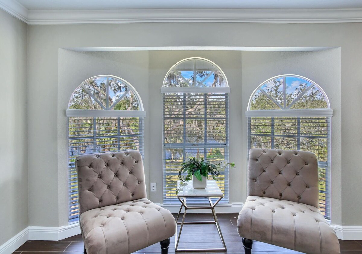 ** Tampa Riverfront Mansion ** Pool / Hot Tub / Kayaks / Pool Table