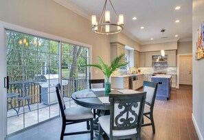 Dining - ☆ Tampa Riverfront Villa ☆ Heated Pool / Hot Tub / Kayaks / Pool Table (Tampa)