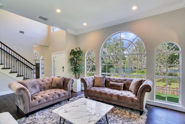 Smart TV, fireplace, table tennis - ☆ Tampa Riverfront Villa ☆ Heated Pool / Hot Tub / Kayaks / Pool Table (Tampa)