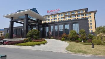 المنشأة من الخارج