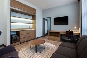 Suite, 1 cama King size, para no fumadores | Ropa de cama hipoalergénica y caja de seguridad en la habitación 