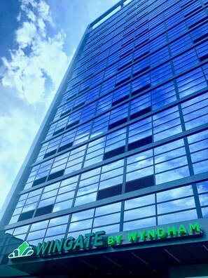 Exterior - Wingate by Wyndham Long Island City (Long Island City)