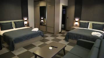 Kamar Deluks, Beberapa Tempat Tidur, Bebas Asap Rokok | Minibar, brankas, meja kerja, dan kedap suara
