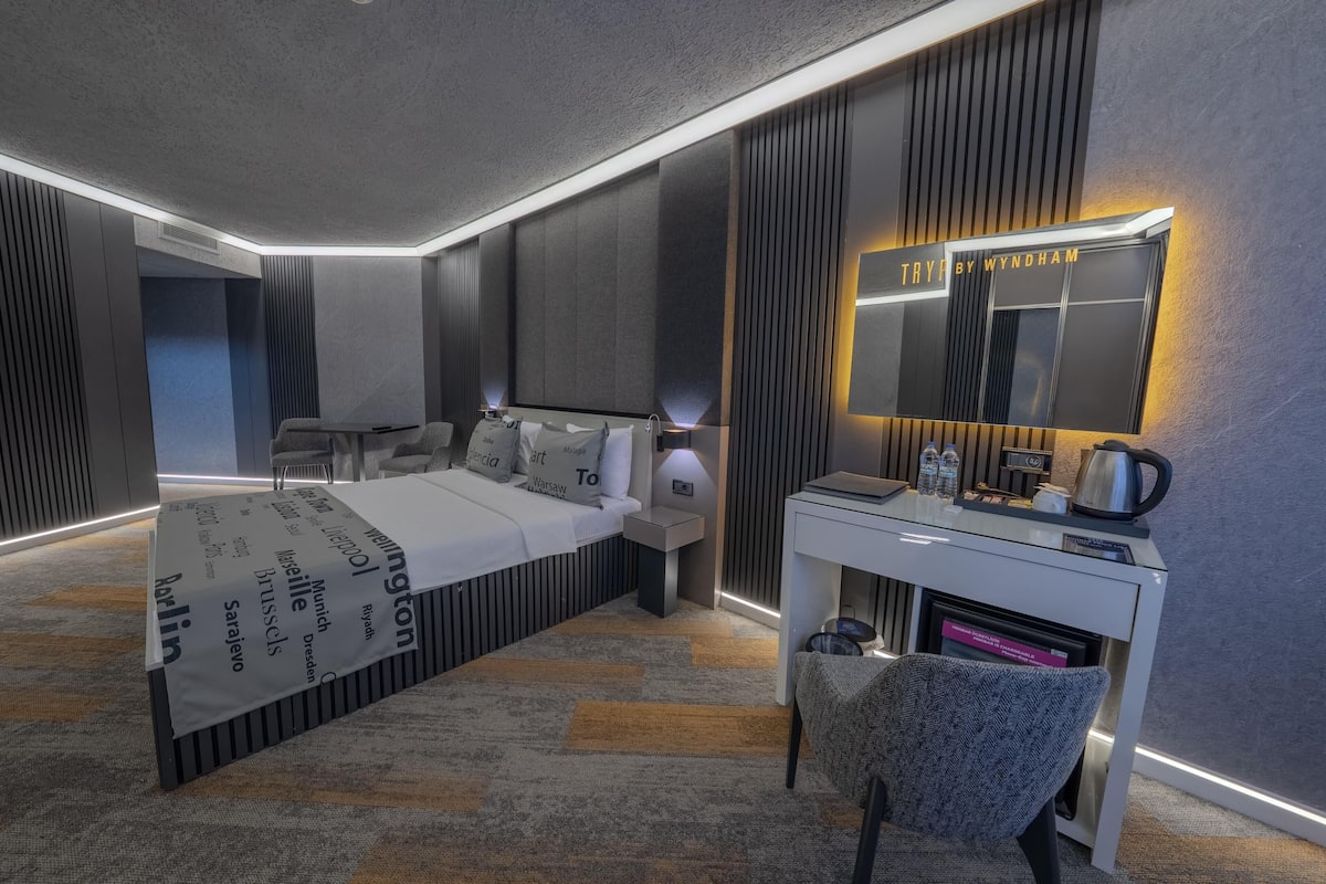 Minibar, in-room safe, desk, soundproofing