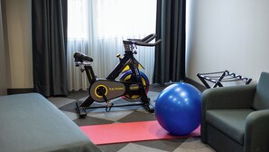 Minibar, in-room safe, desk, soundproofing - Tryp By Wyndham Istanbul Sancaktepe (Istanbul)
