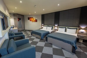 Minibar, coffres-forts dans les chambres, bureau, chambres insonorisées