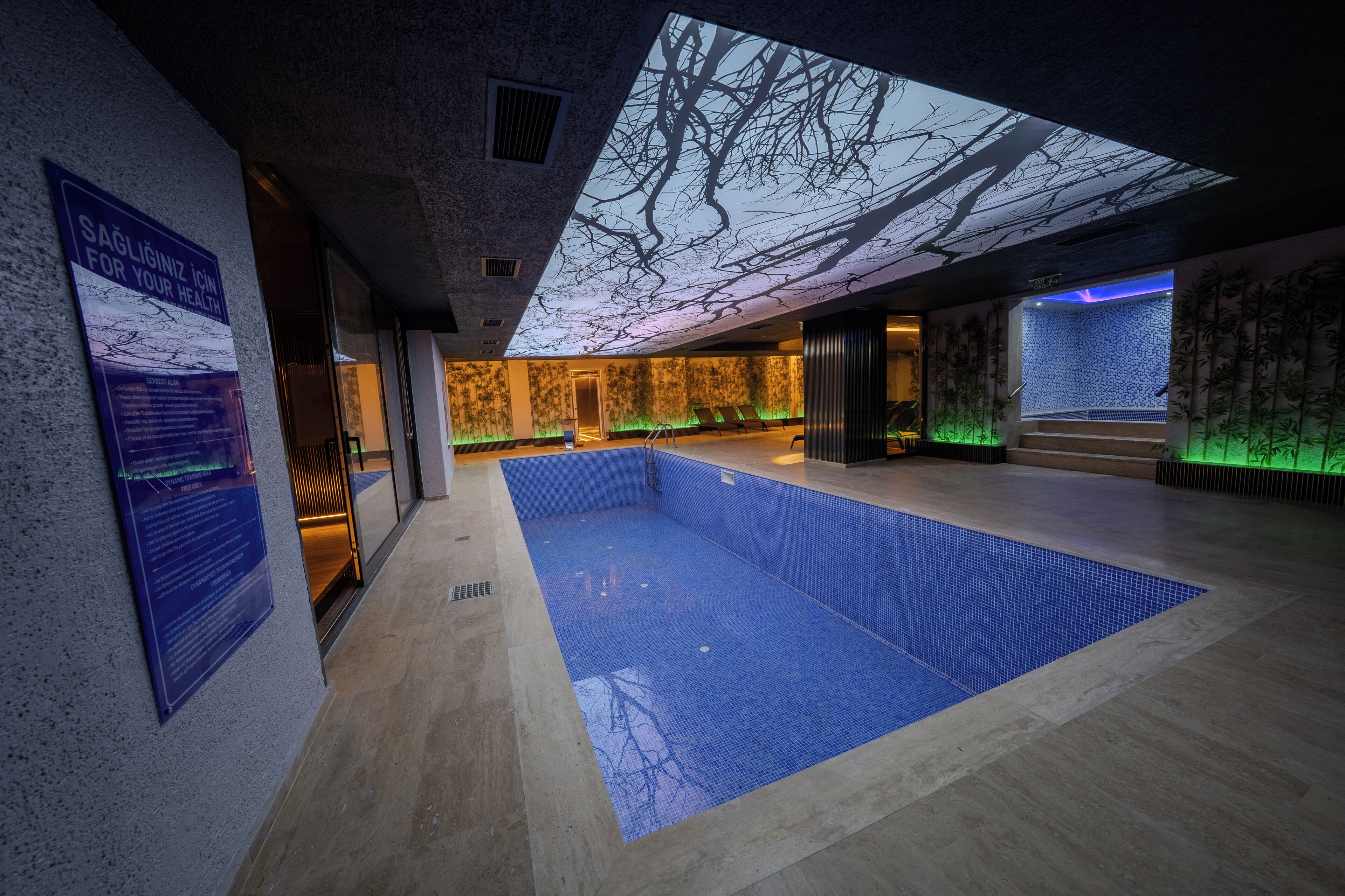 Indoor pool, free cabanas, sun loungers