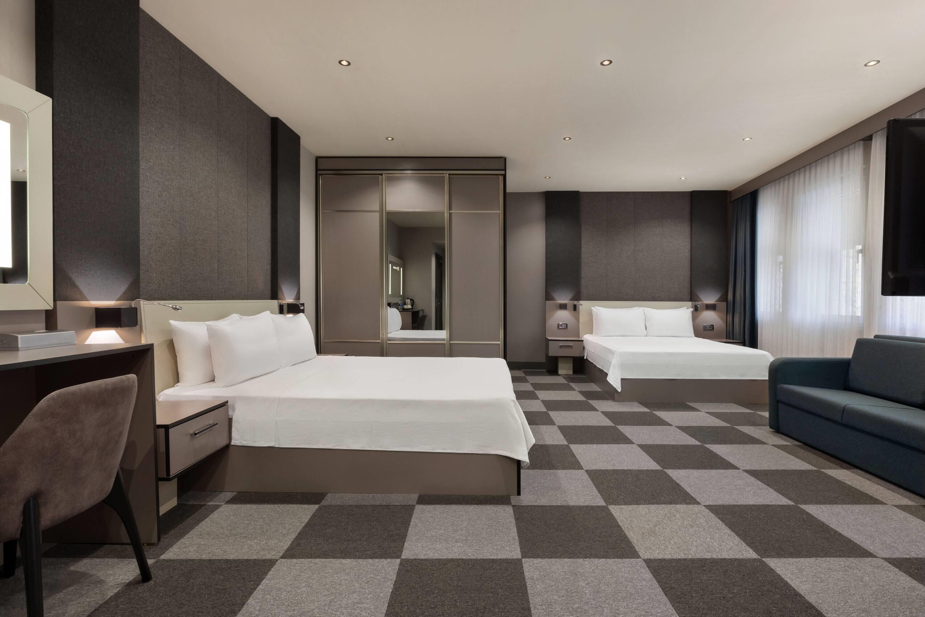 Family Room, Multiple Beds, Non Smoking (Deluxe) | Minibar, in-room safe, desk, soundproofing